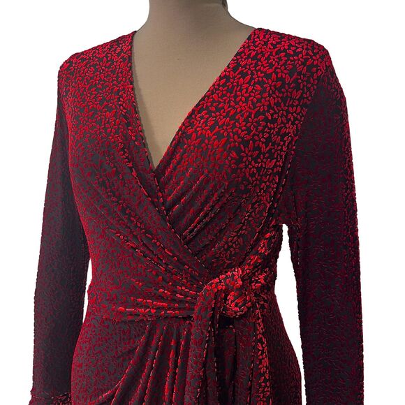C/MEO Breakthrough Velvet Long Sleeve Tie Front Dress in Black and Red Medium - Picture 6 of 16